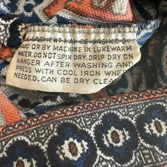 VTG 1970’s Women’s Paisley Geometric Orange Blue Button Down. Pointed Collar. - Picture 7 of 10